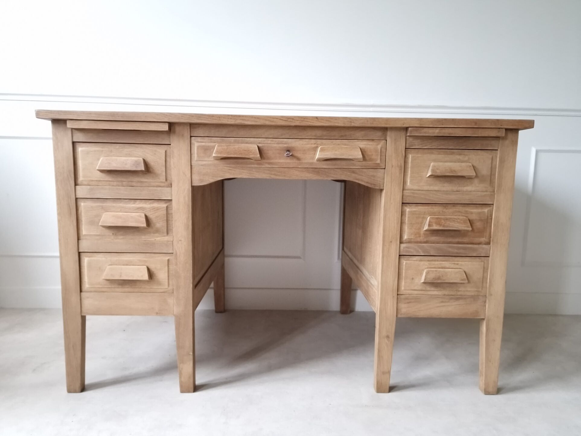 Master desk