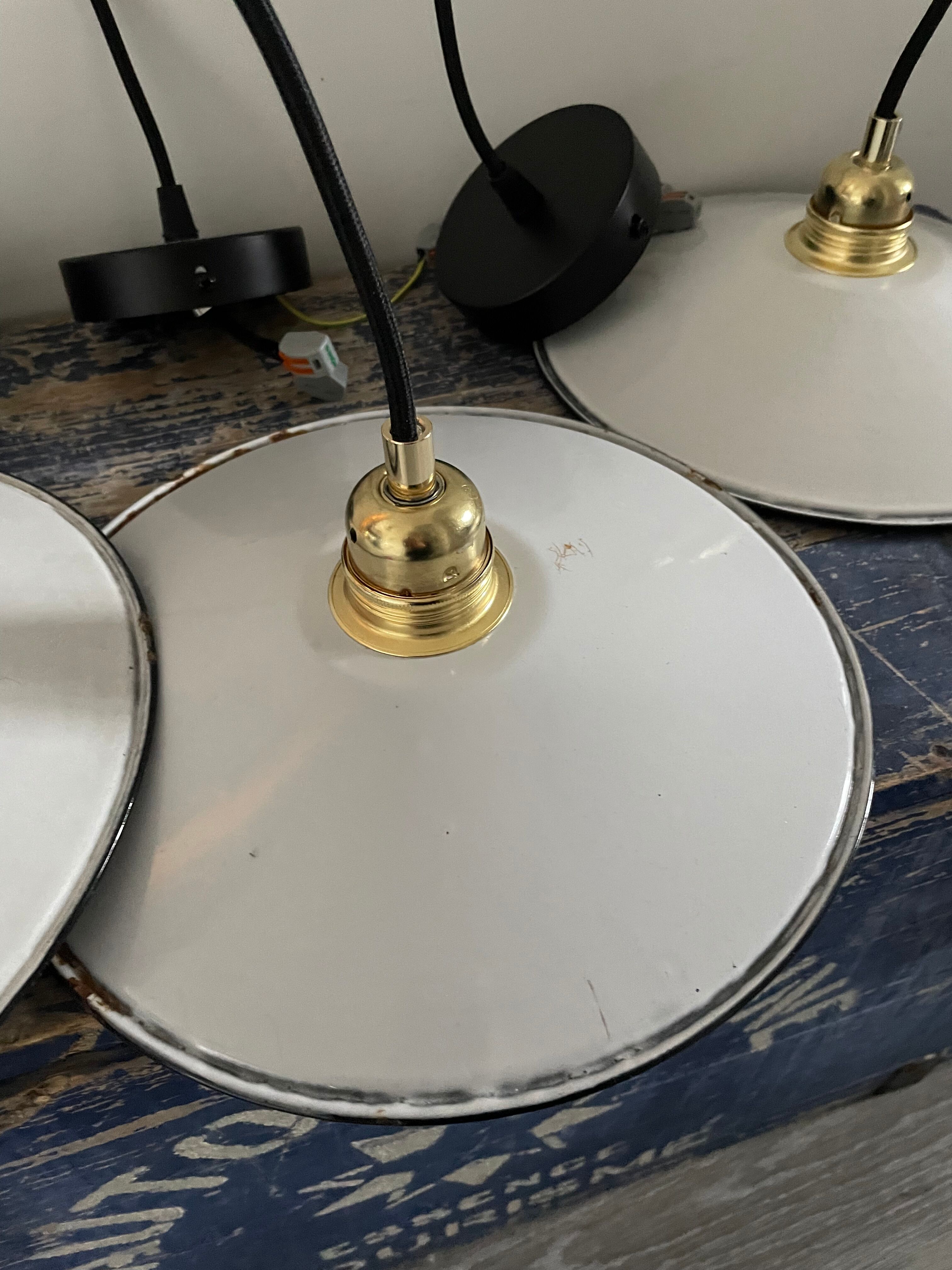 Set of three new electrified white enamelled sheet suspensions