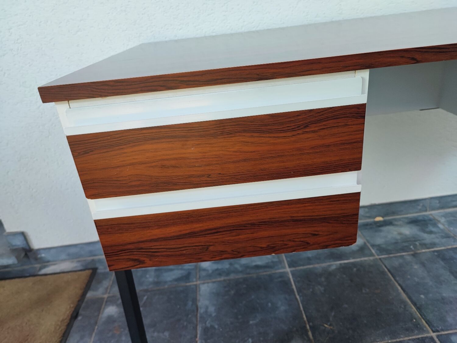 Minimalist formica desk