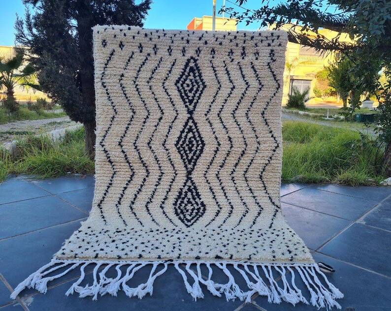 Handmade pure wool rug, size 150/250 cm.