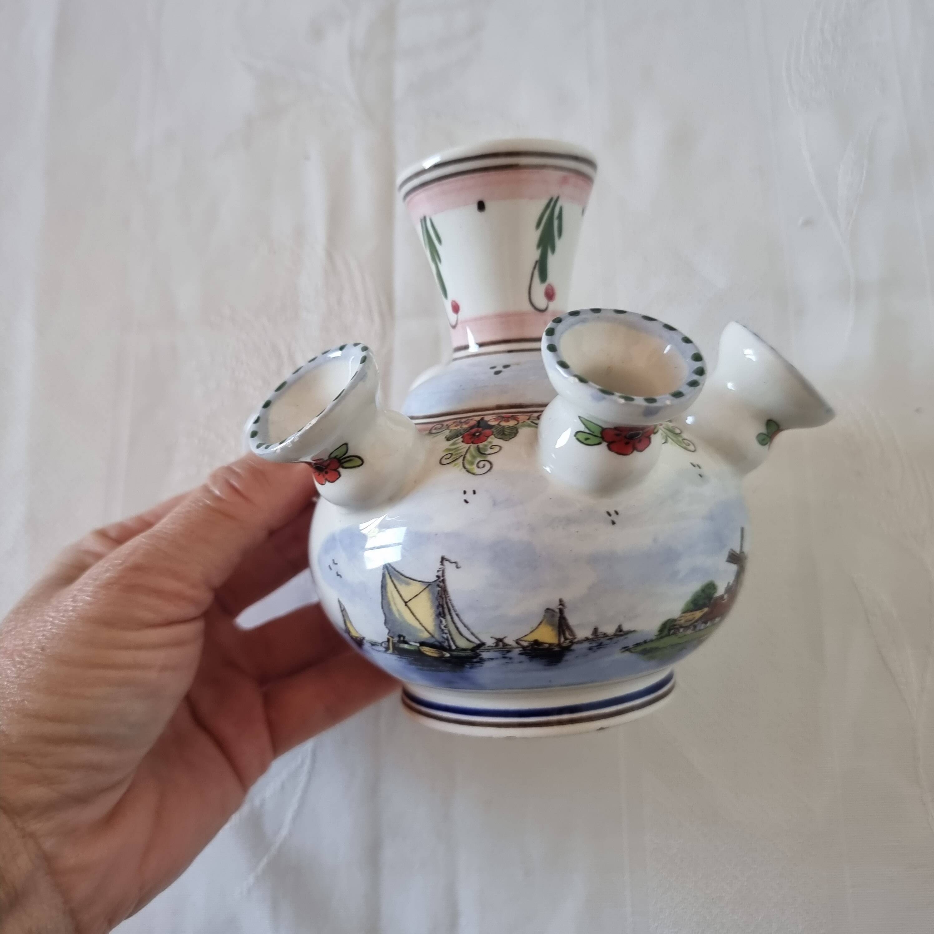 Beautiful Delft porcelain flower vase, hand painted or pitted