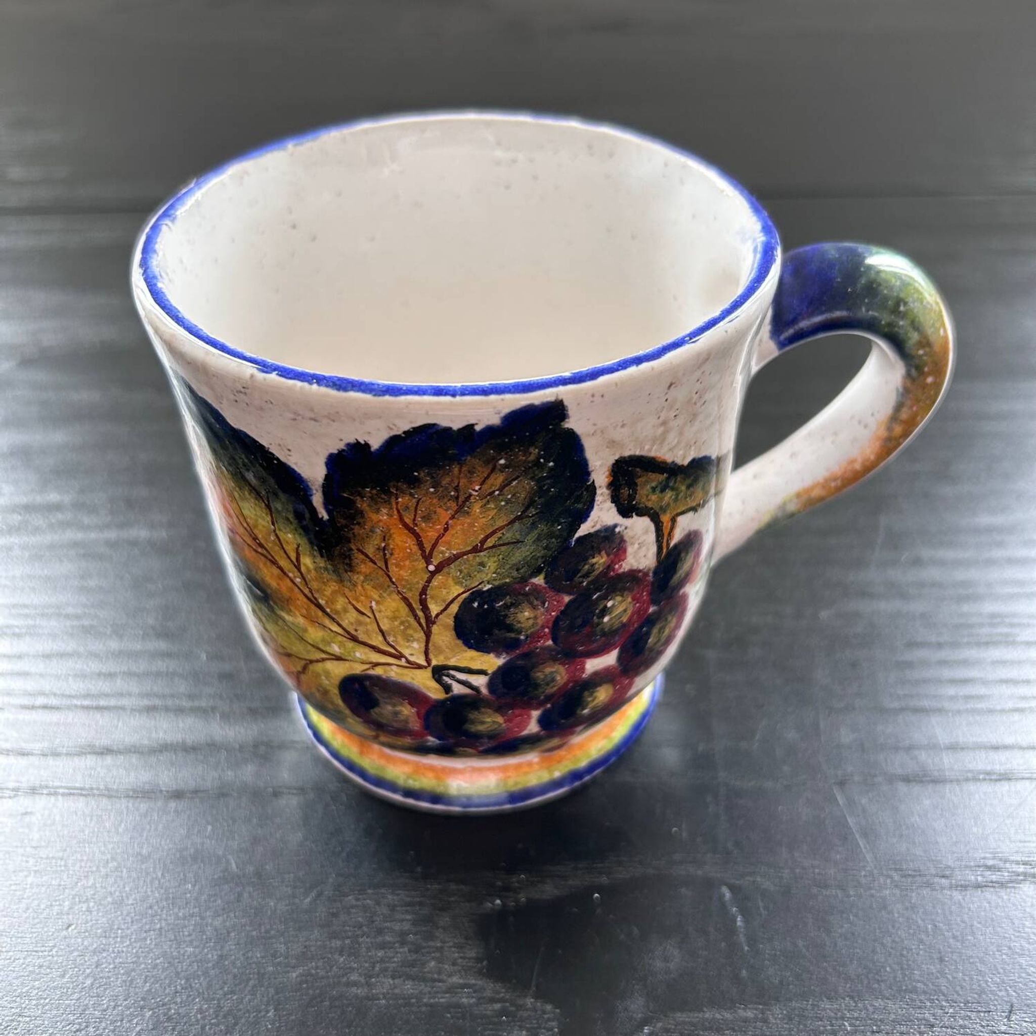 Mug décor raisin signé