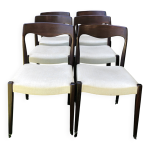 six chaises scandinaves
