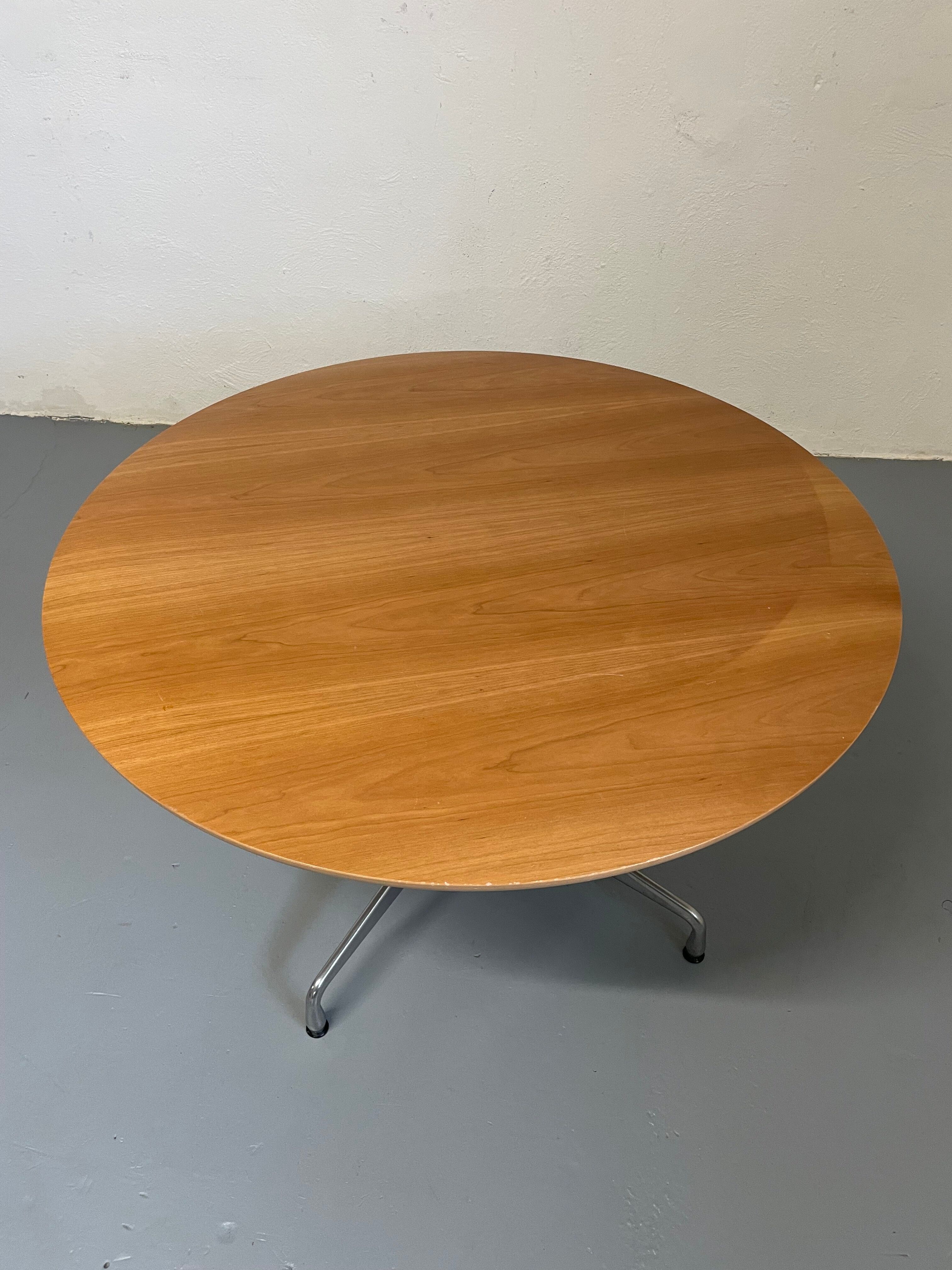 Segmented dining table Charles & Ray Eames