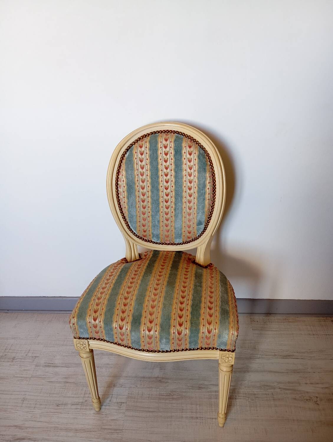 Chaise style Louis XVI