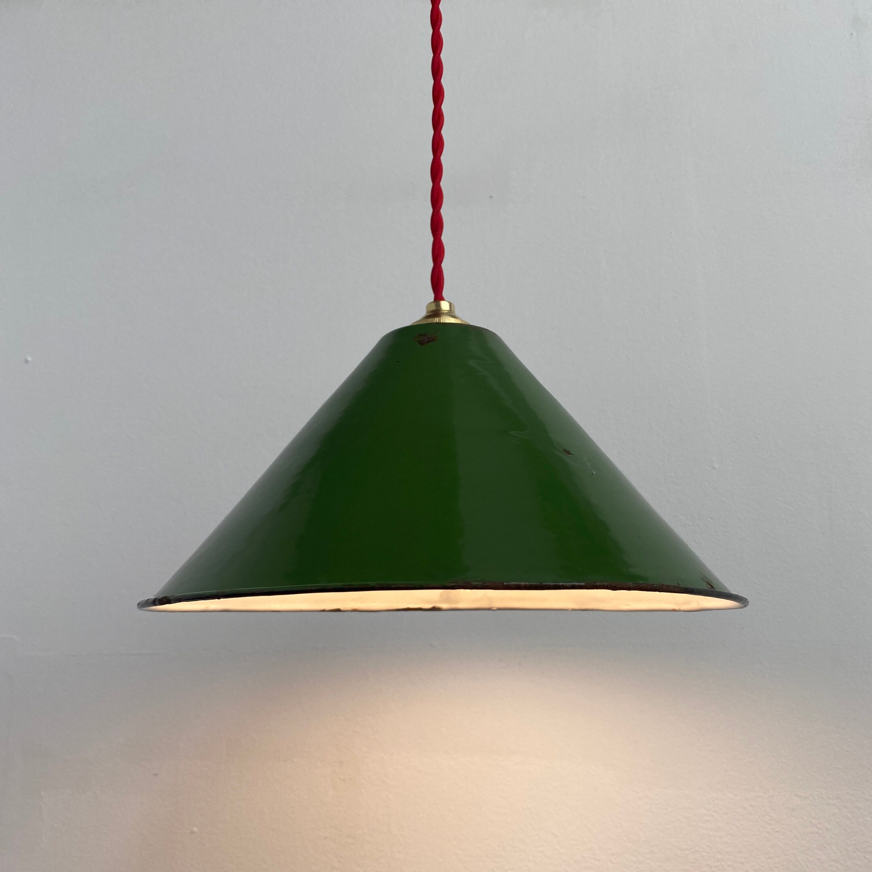 Lot 3 old industrial conical suspensions emaillees 25 cm