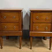Paire de chevets à forme cubique