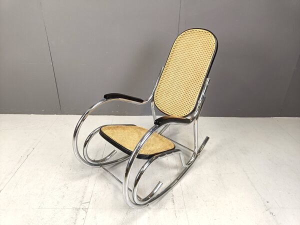 Fauteuil à bascule en chrome et rotin, années 1960