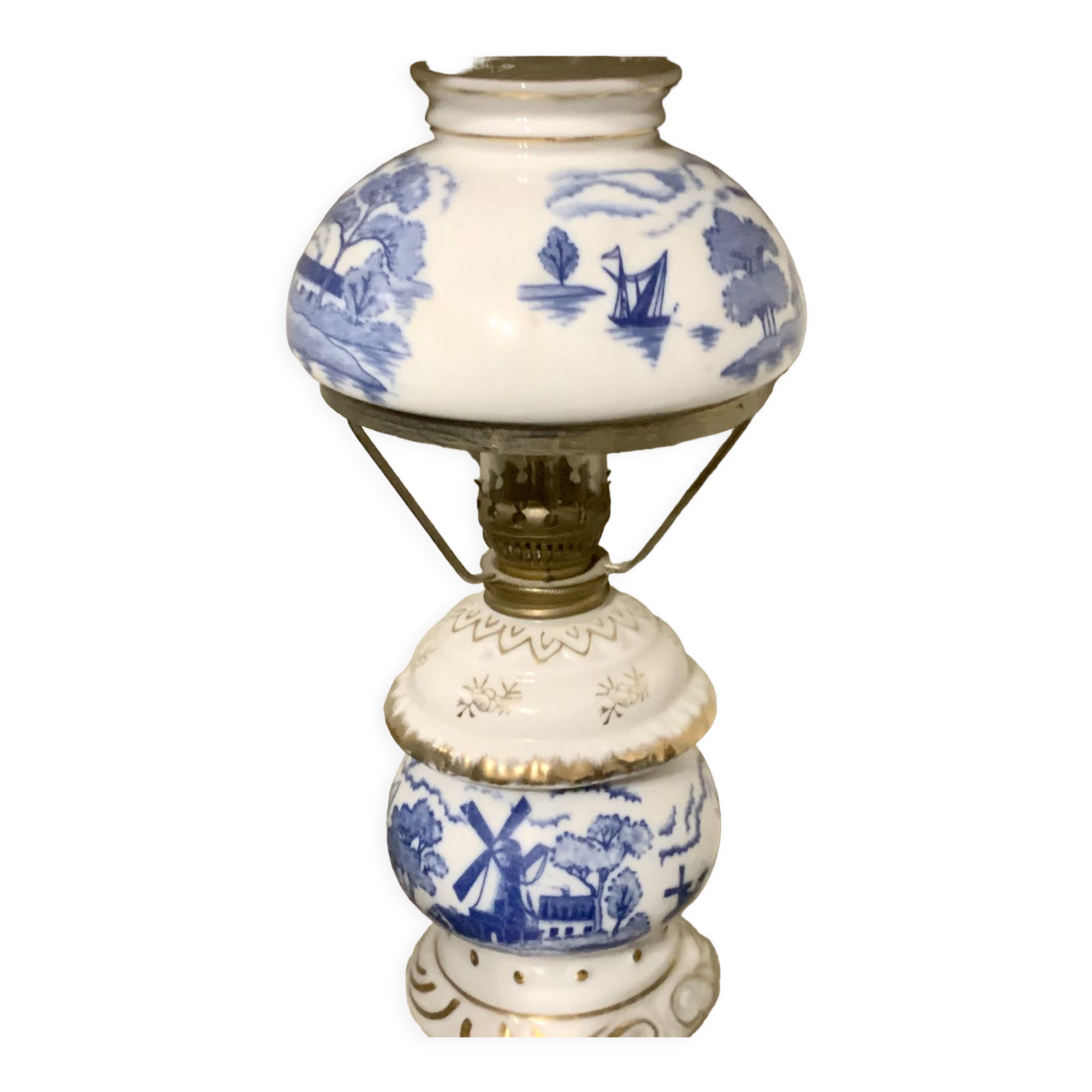 Lampe à pétrole en porcelaine de delphe