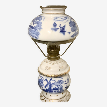 Oil lamp in delphi porcelain