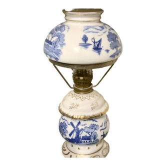 Oil lamp in delphi porcelain