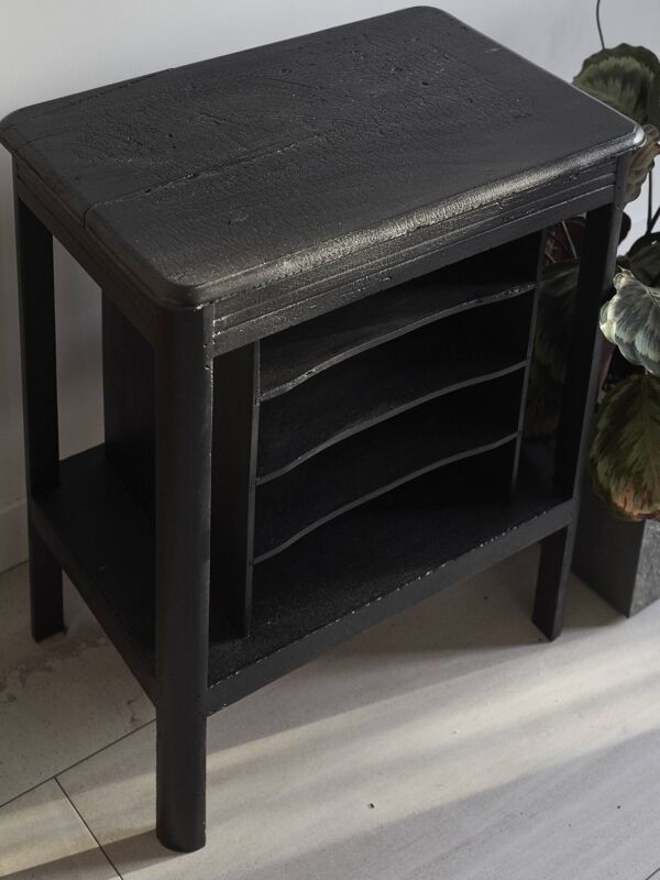 Table d'appoint en bois brûlé - shou-sugi-ban