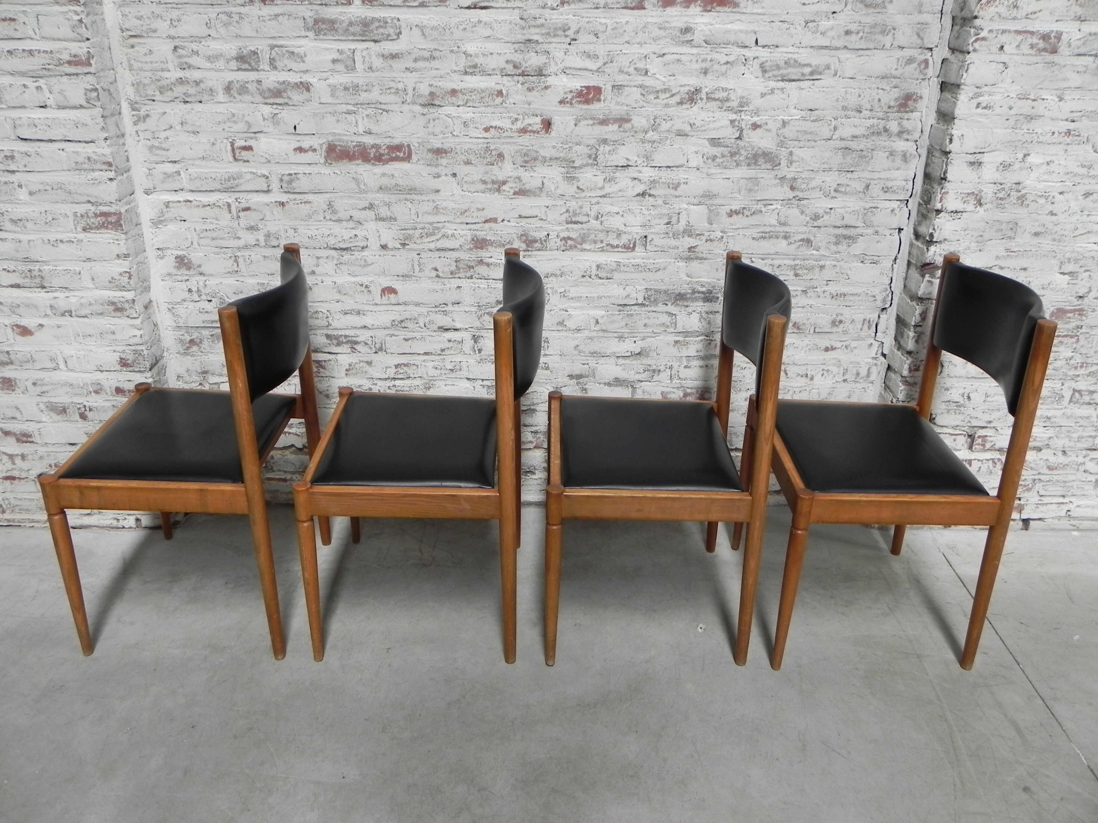 4 vintage chairs upholstered with skai