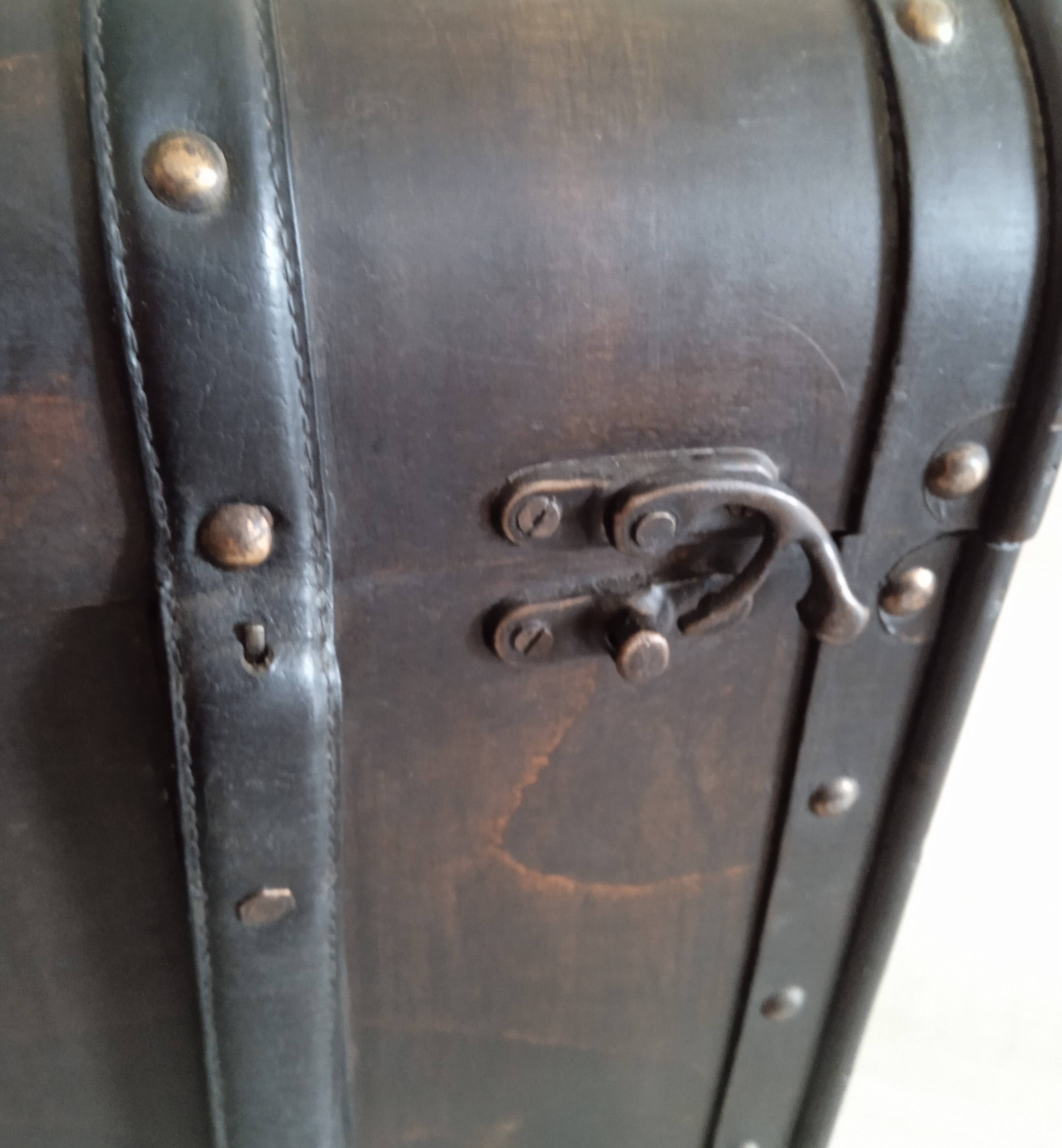 Mini bar vintage wooden briefcase