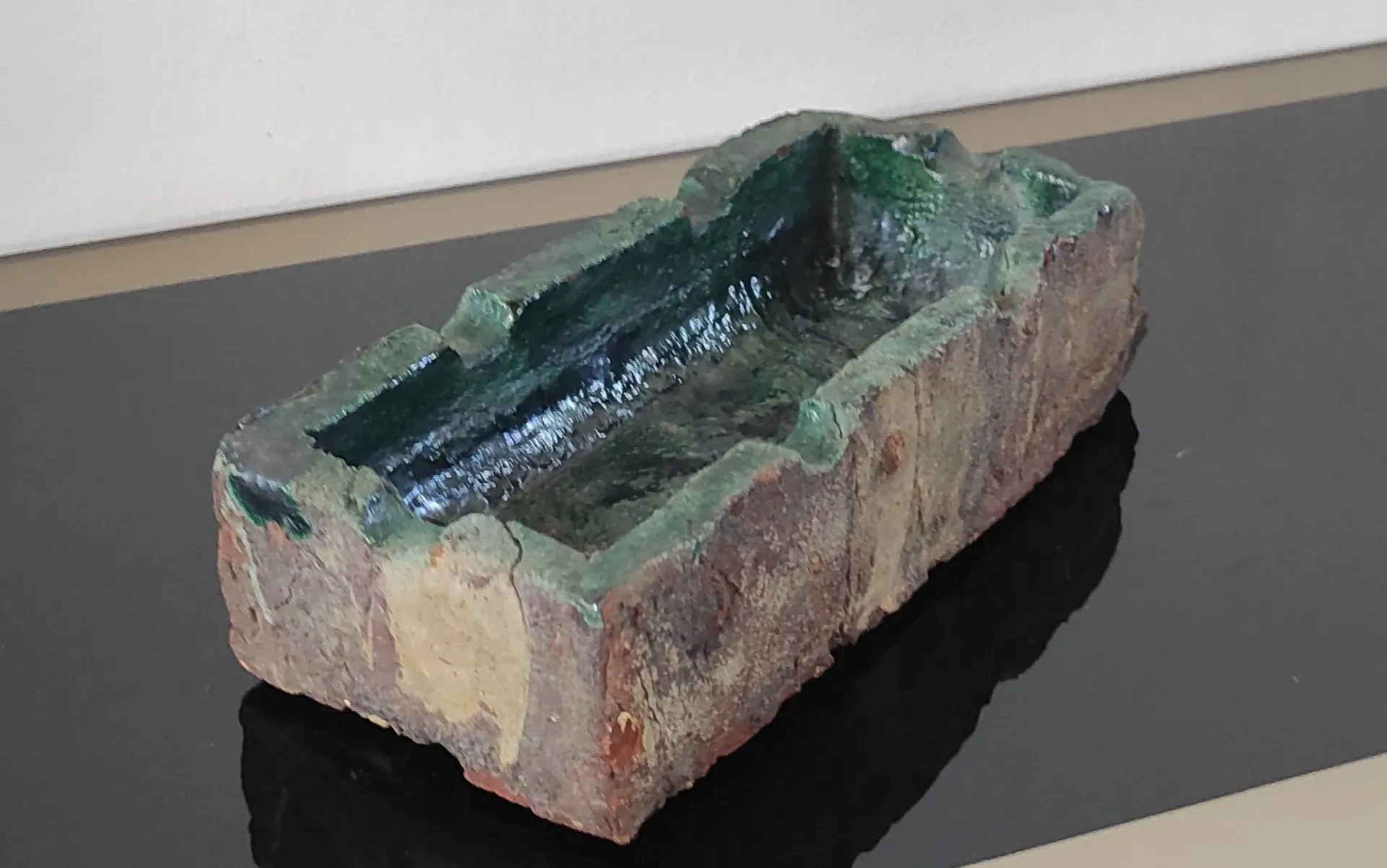Cendrier artisanal brutaliste