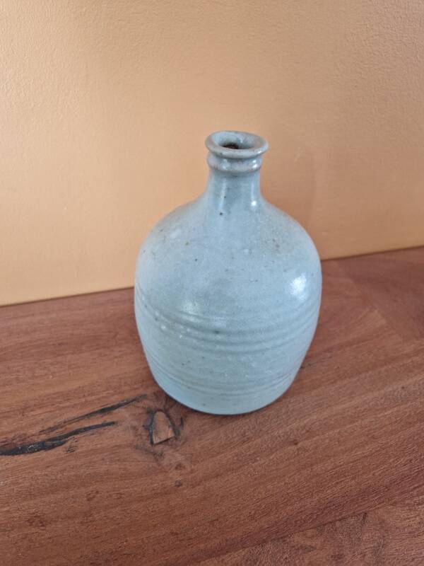 Vase, bouteille, soliflore en grès émaillé vert, Fred Ferry