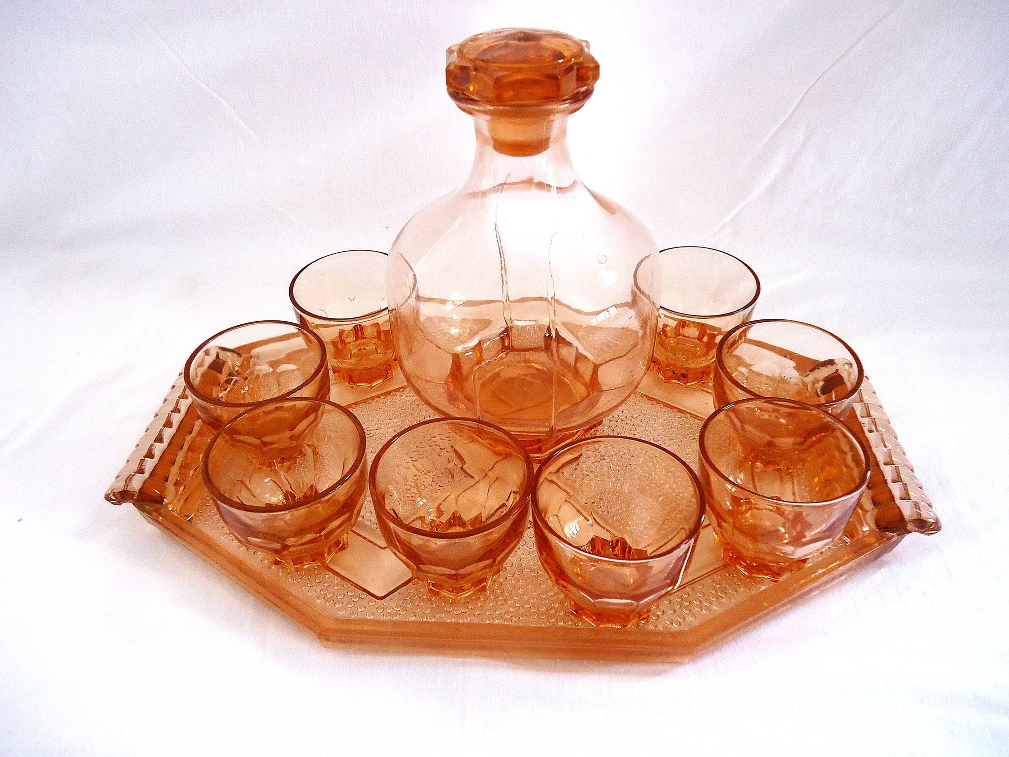 Vintage service in pink salmon glass – Carafe, 8 glasses, and Art Deco tray.
