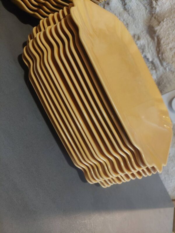 Service de vaisselle vintage revol france – jaune moutarde – années 70