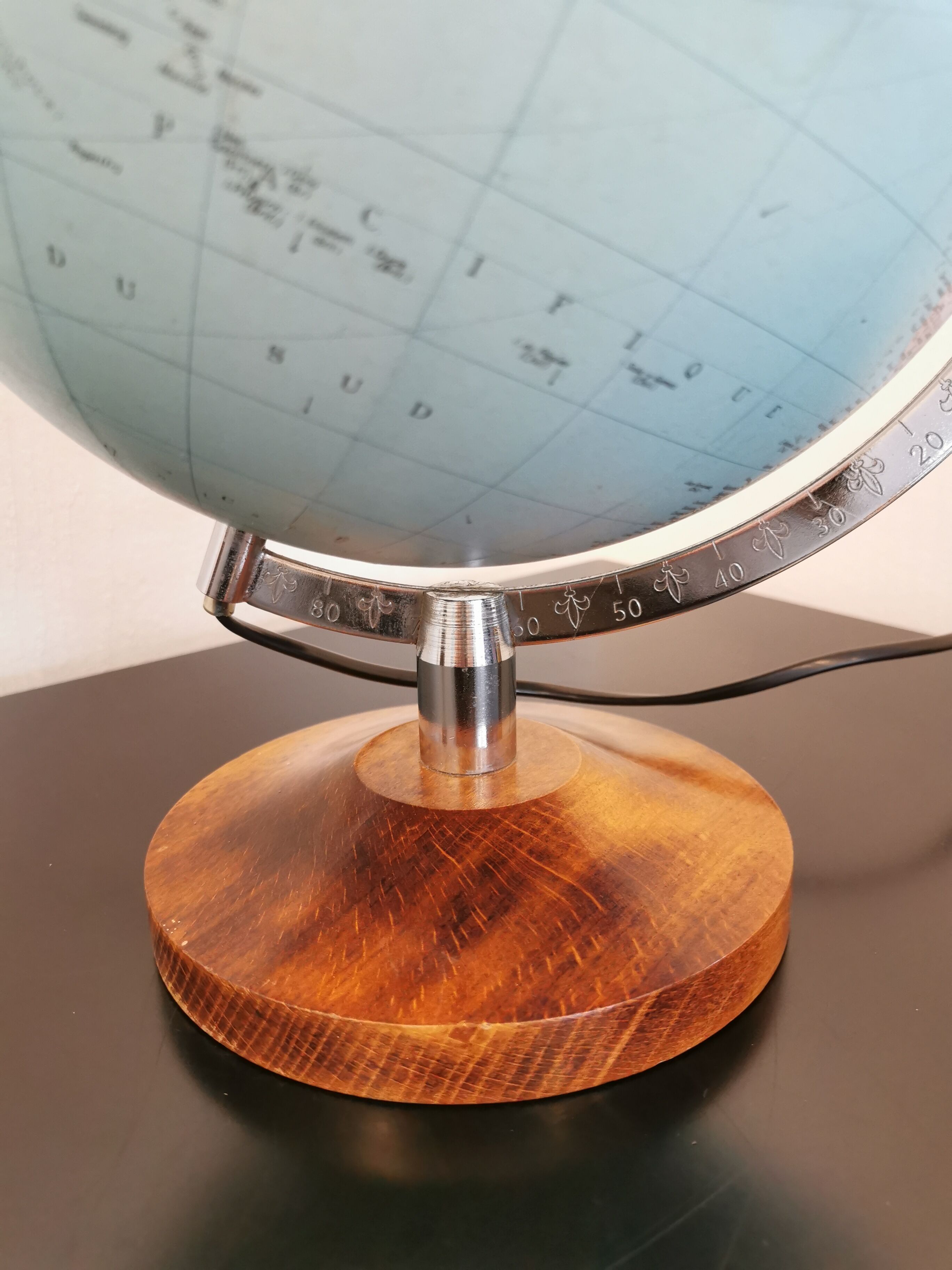 Vintage Globe of French brand Taride