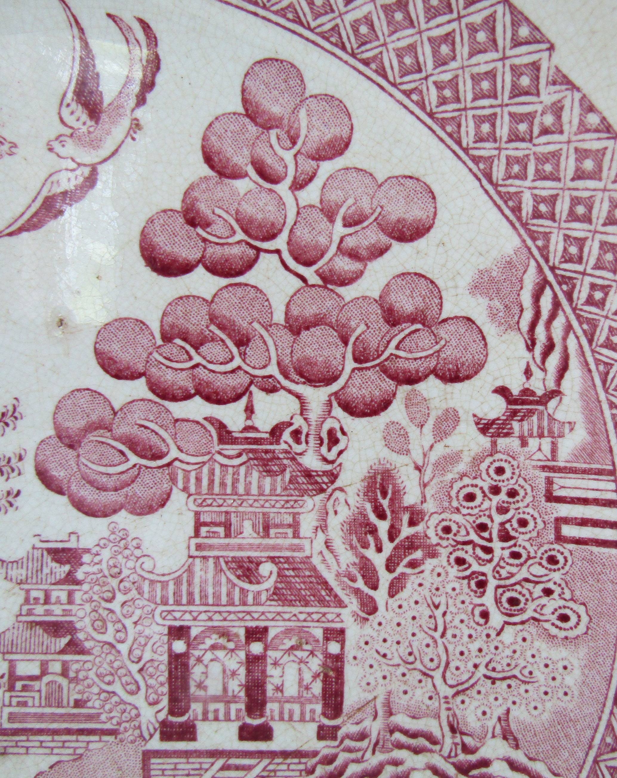 Ancient orientalist pink hollow dish