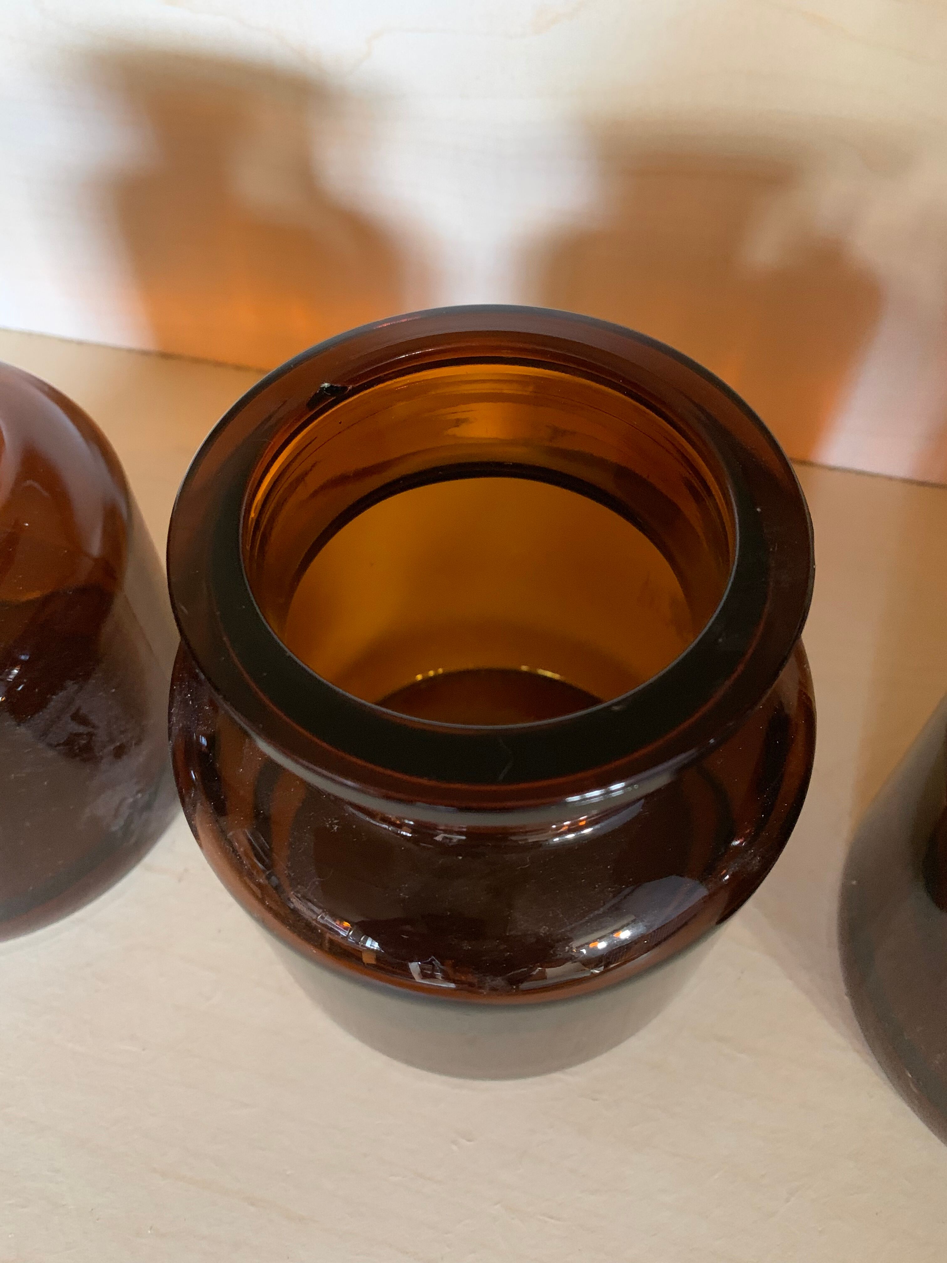 4 amber jars