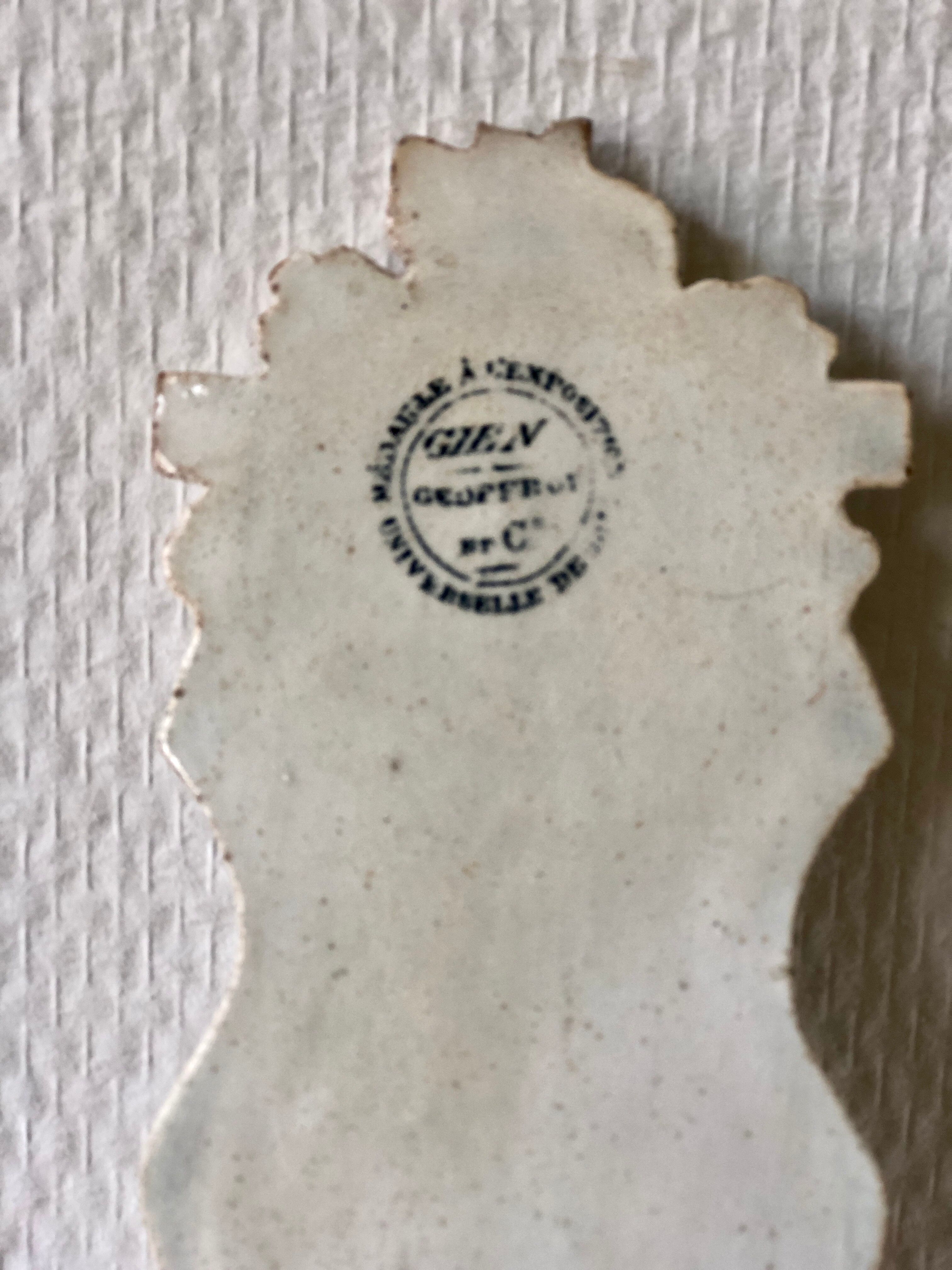 Benitier en faience signe Gien