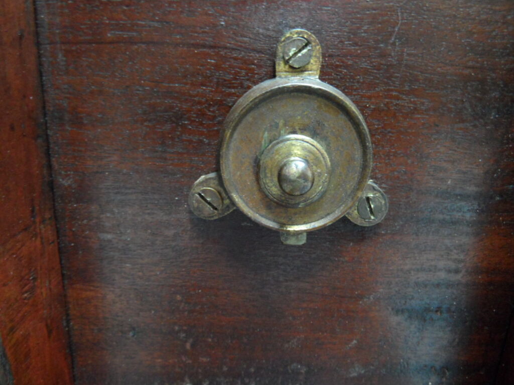 Table de table à vin ronde antique en acajou