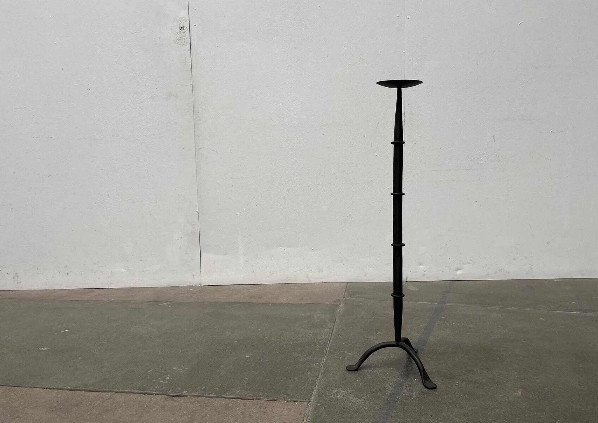 Large tripod candlestick in brutalist wrought iron, mid-century, 1960s.
