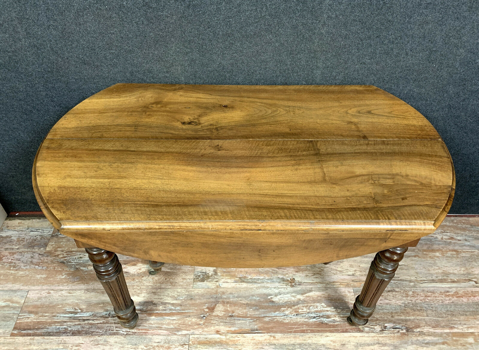 table has 6 feet period Louis Philippe in blond walnut