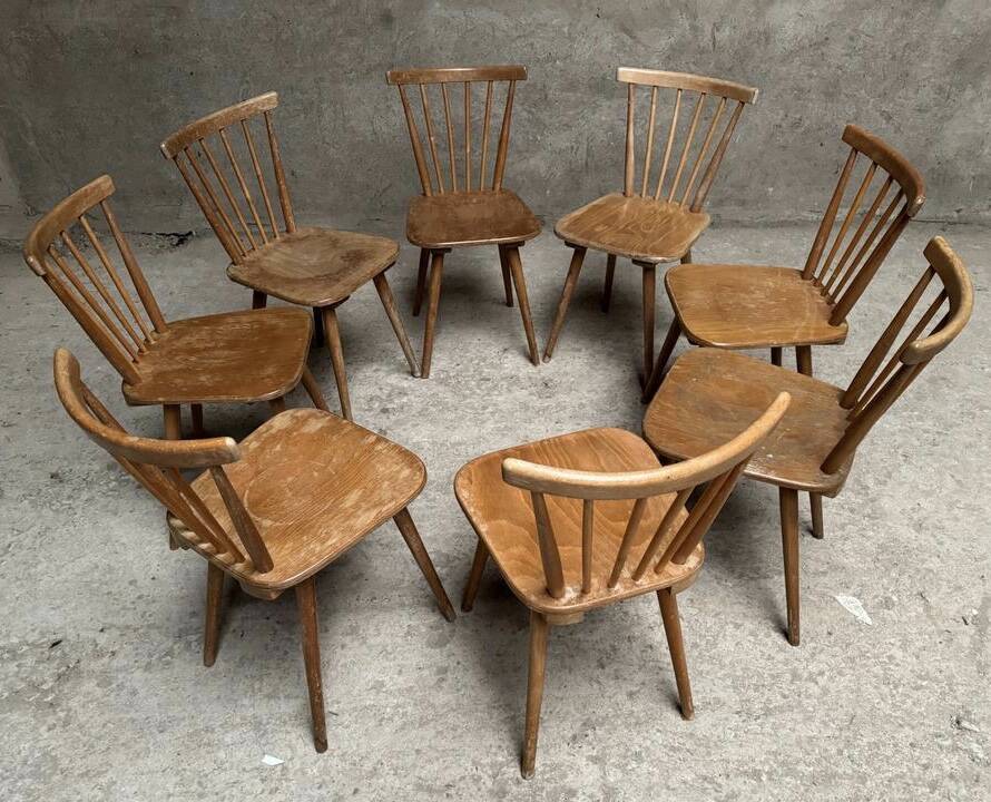 Set of 8 old Scandinavian dlg bistro chairs in wood with curved back and bars