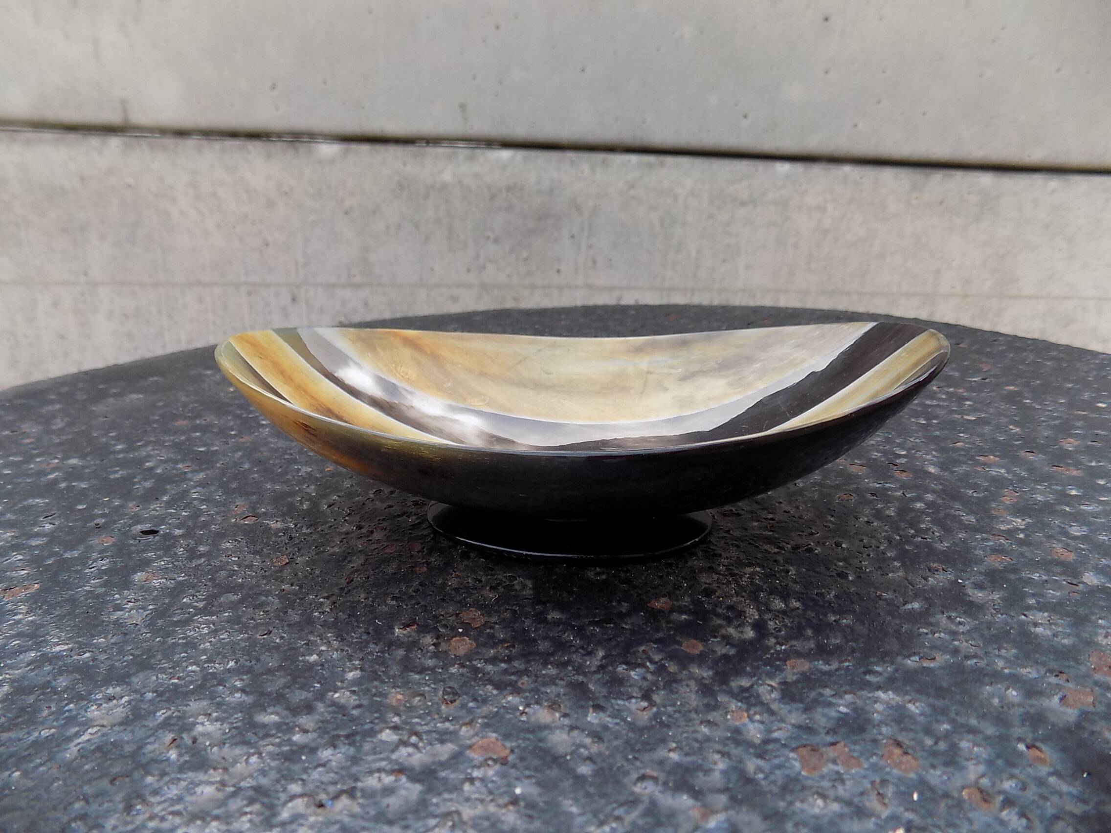 Imitation horn pocket emptier