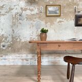 Table with turned legs in solid wood