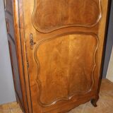 Louis XV bonnetière in walnut from the late 18th century