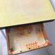 Table en formica jaune moutarde  des années 50- 60