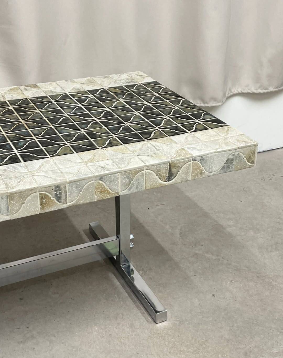 Vintage coffee table in chromed metal and ceramic