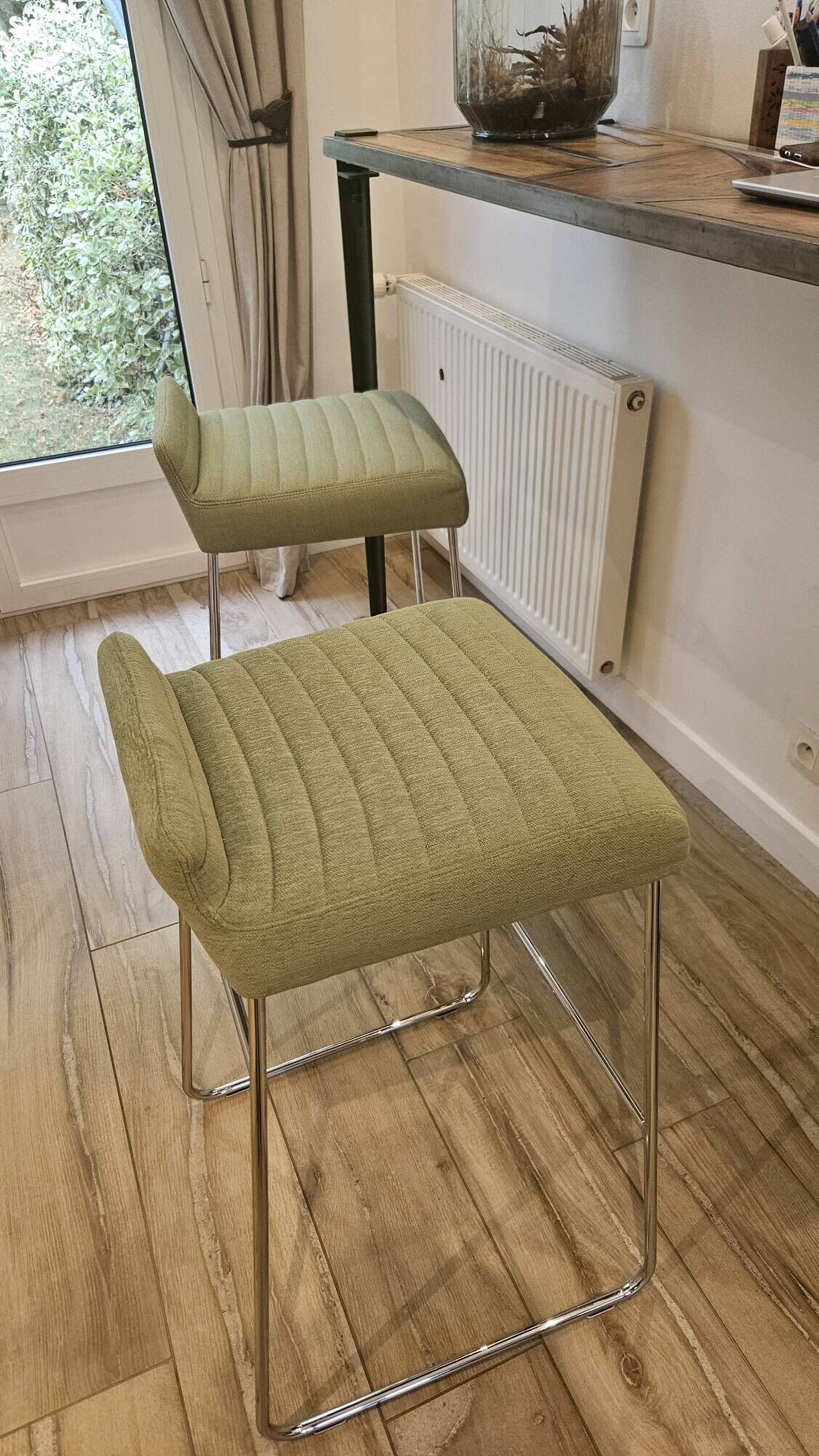 Pair of designer bar stools Allermuir – Model Tommo