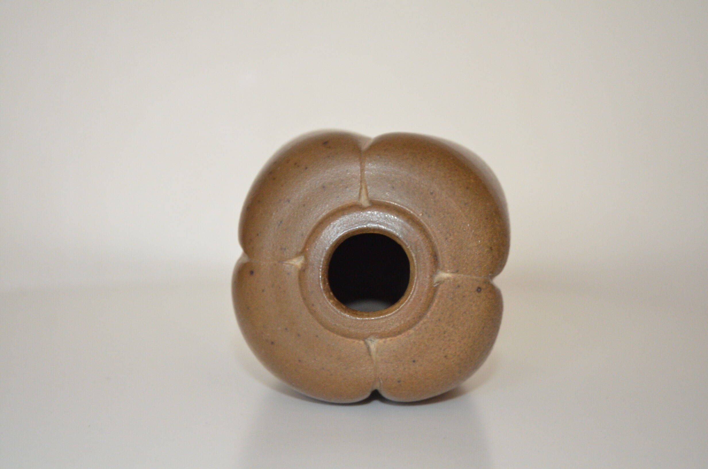 Vase en forme de cabosse de Cacao