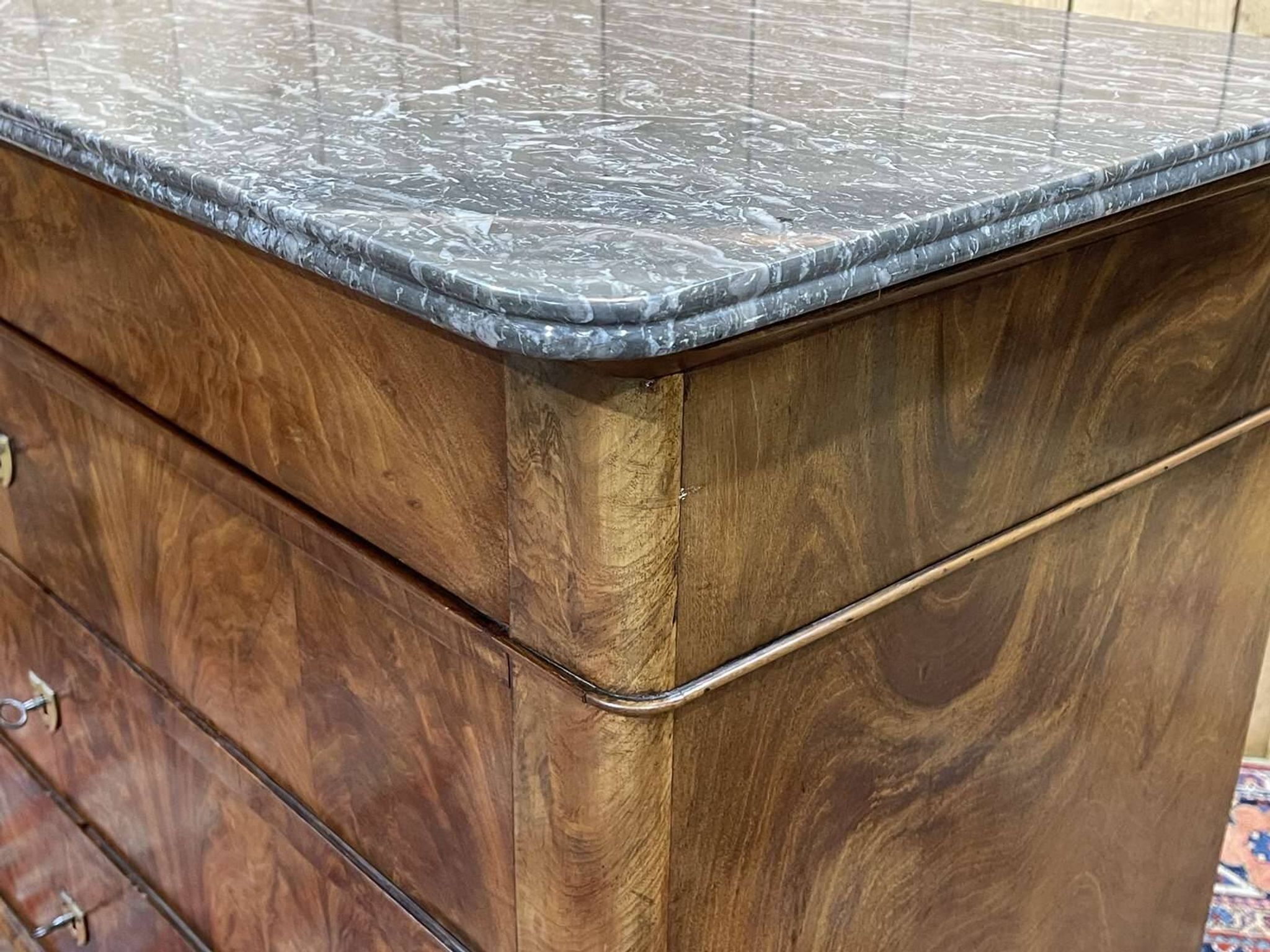 19th century Restoration chest of drawers in mahogany and marble top