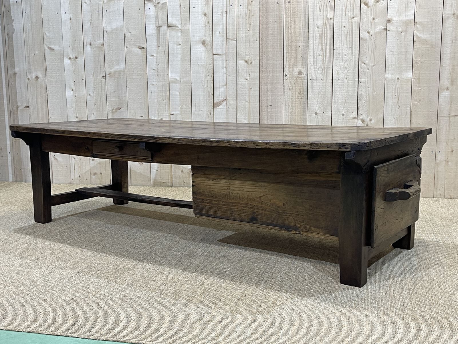 Coffee table early XXth fir with 2 drawers