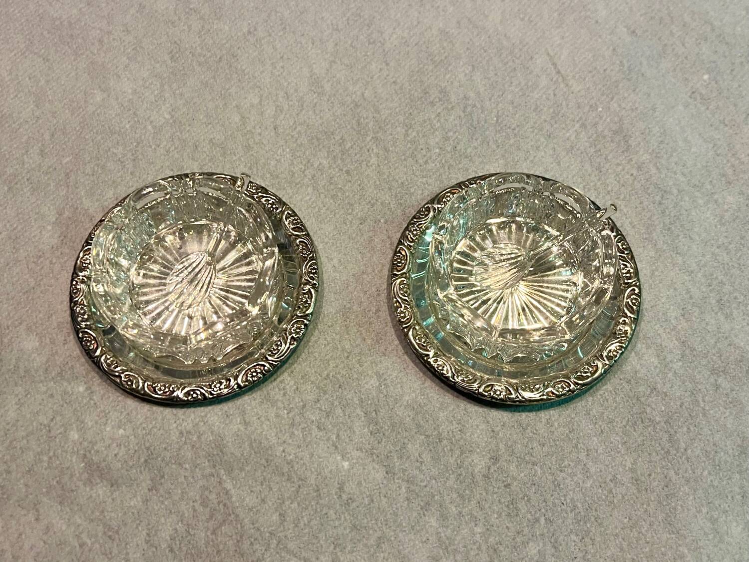 Crystal and silver-plated salt and pepper set