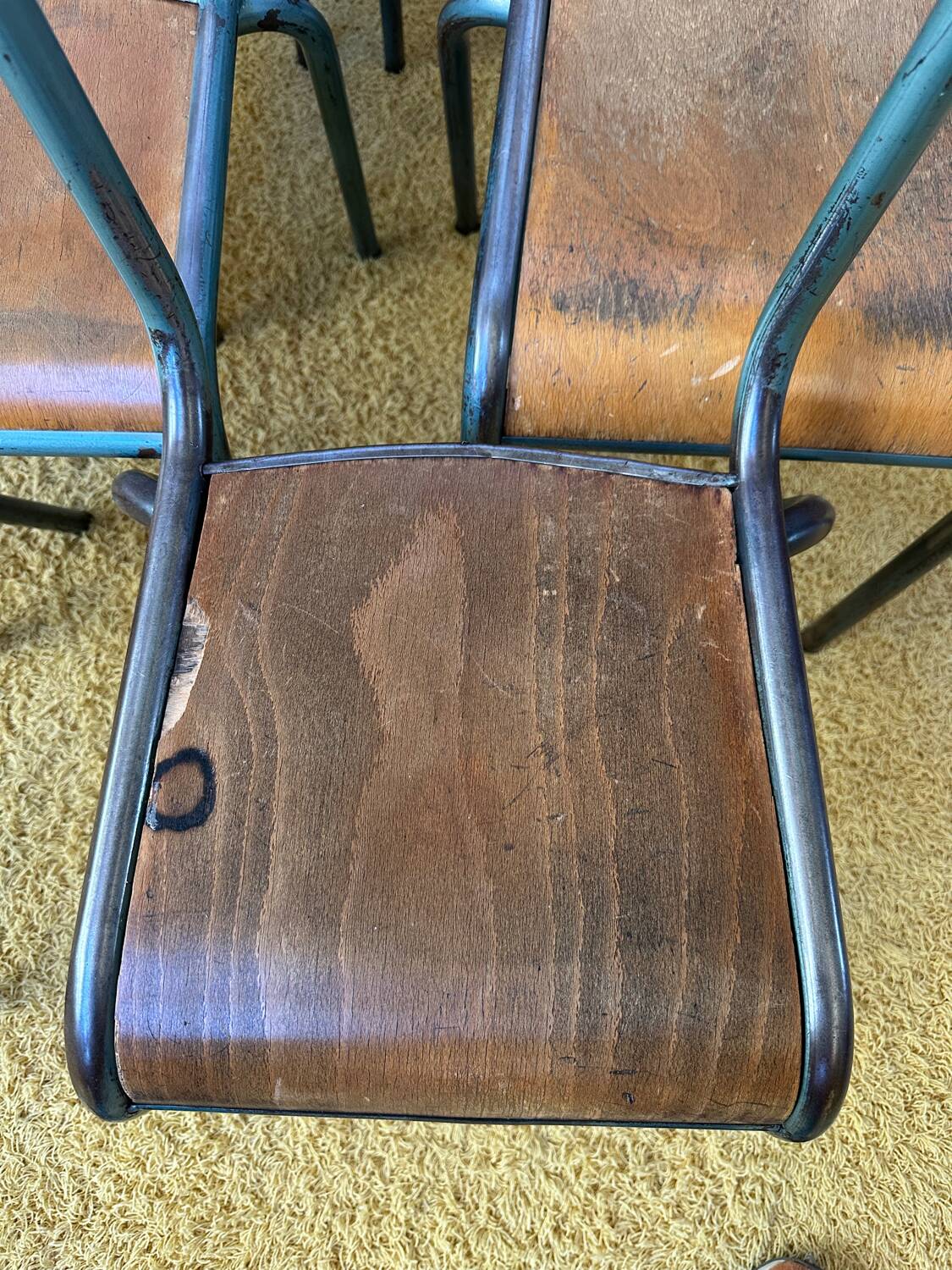 Lot 14 chaises d’école