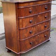 Victorian English commode in solid mahogany wood, 1930.