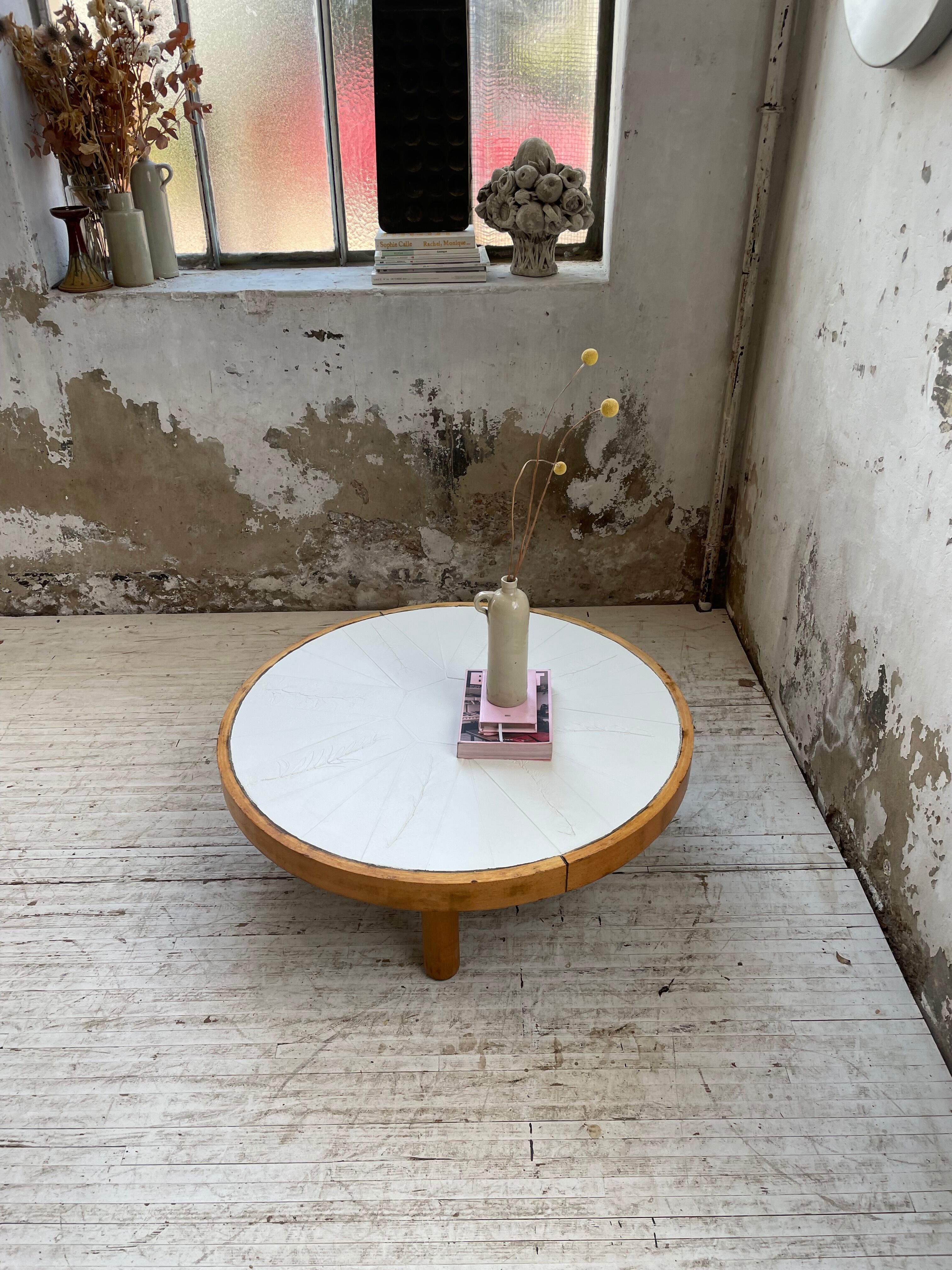 Round coffee table white ceramic and wood