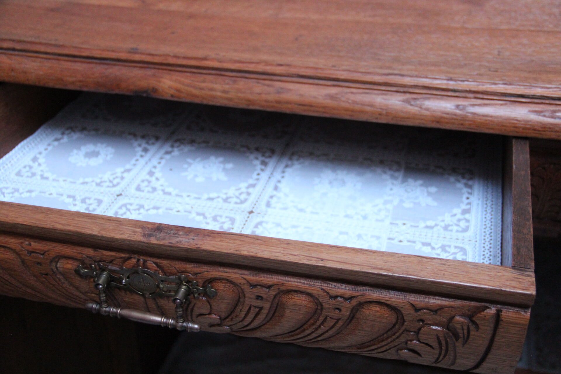 Double body late 19th century in oak and colored stained glass