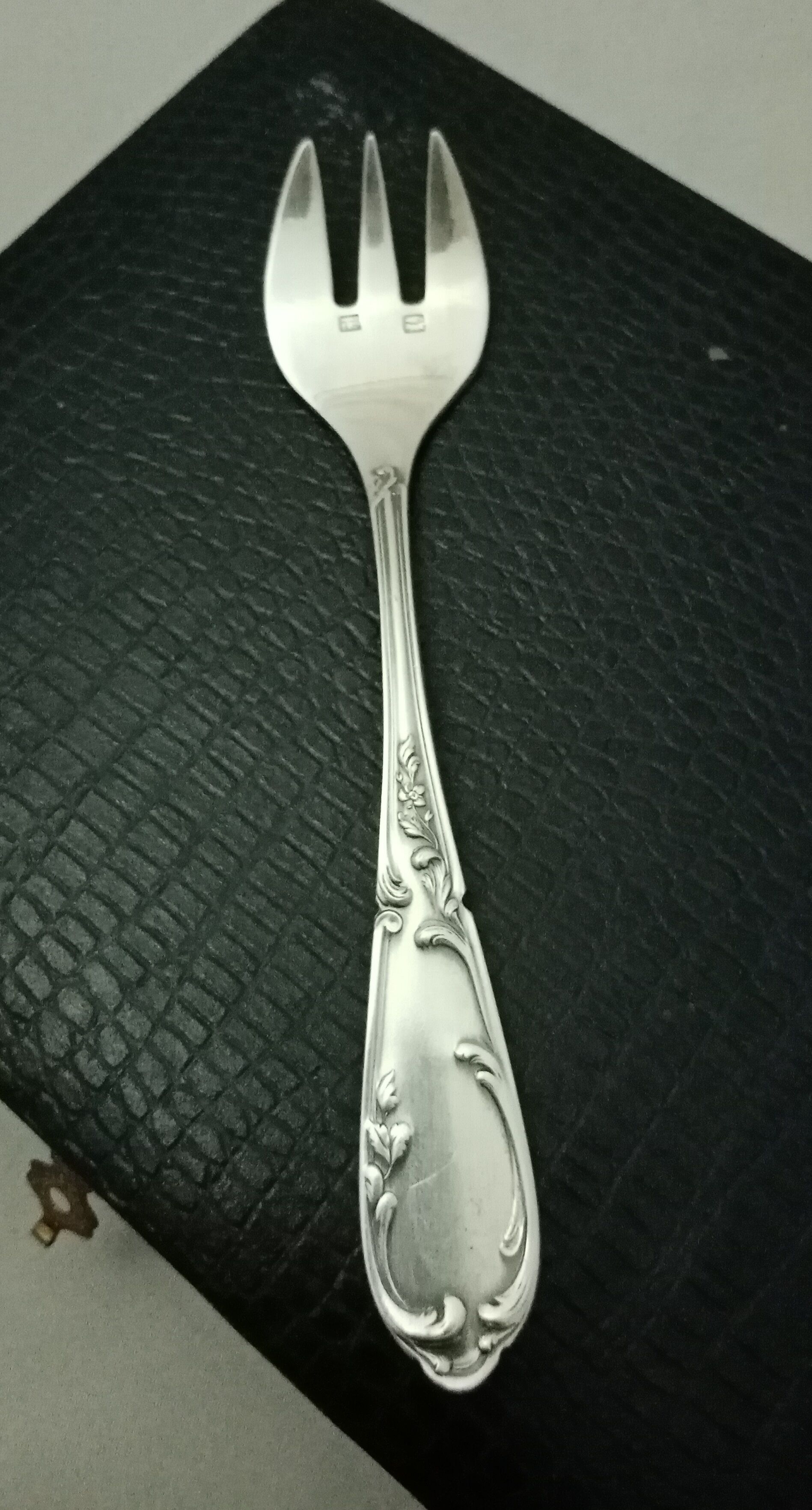 Housewife SFAM model Chambly rocker Louis XV silver metal wooden box