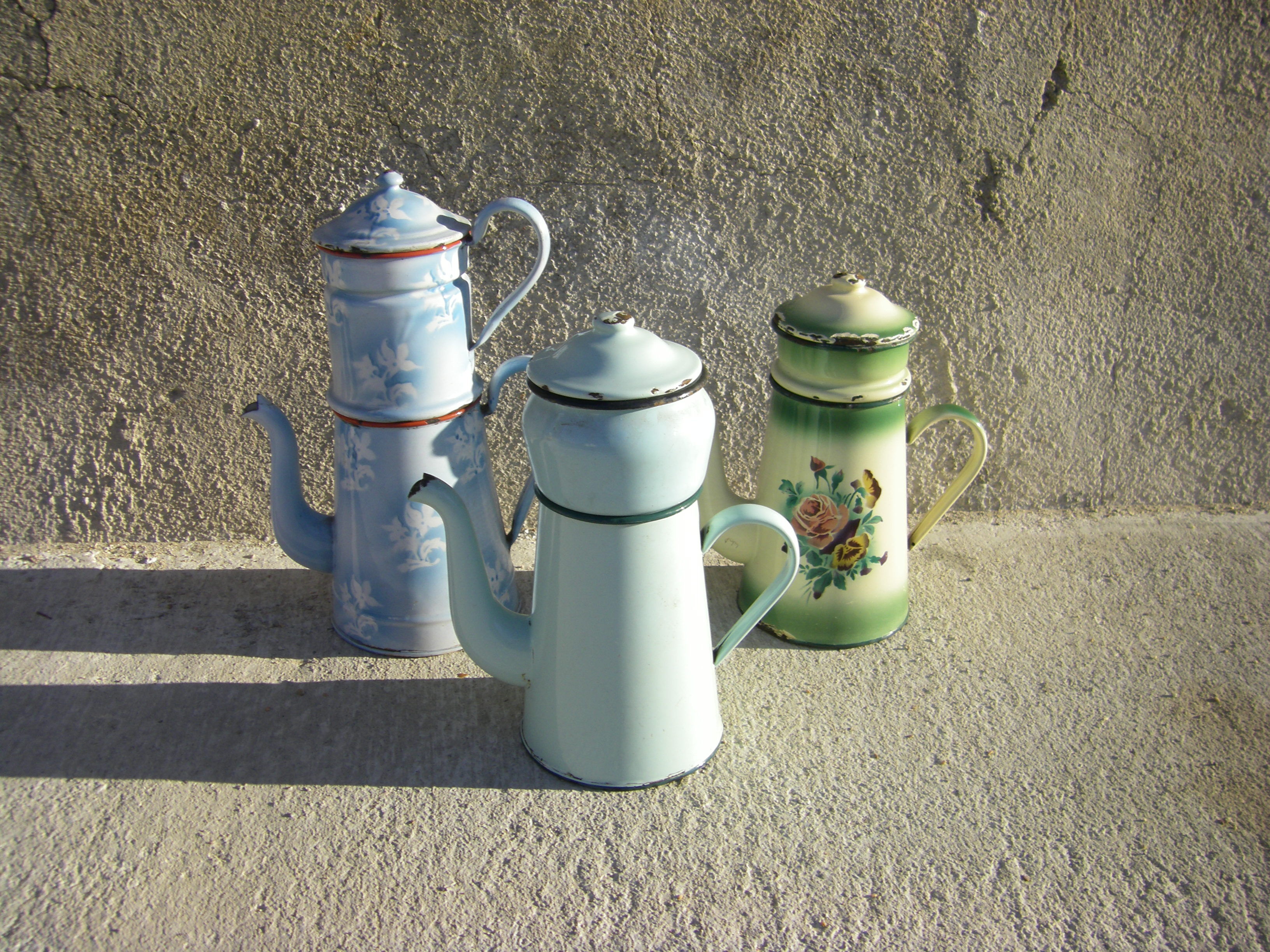 Ensemble de trois cafetières émaillées Selency