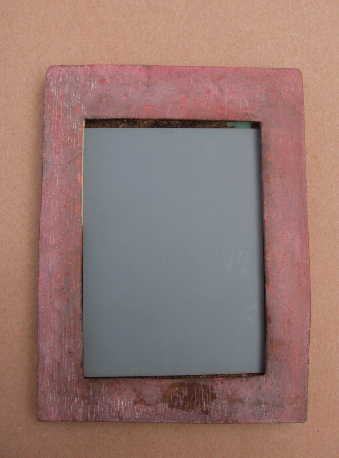Petit miroir en bois sculpté à patine verte et dorée