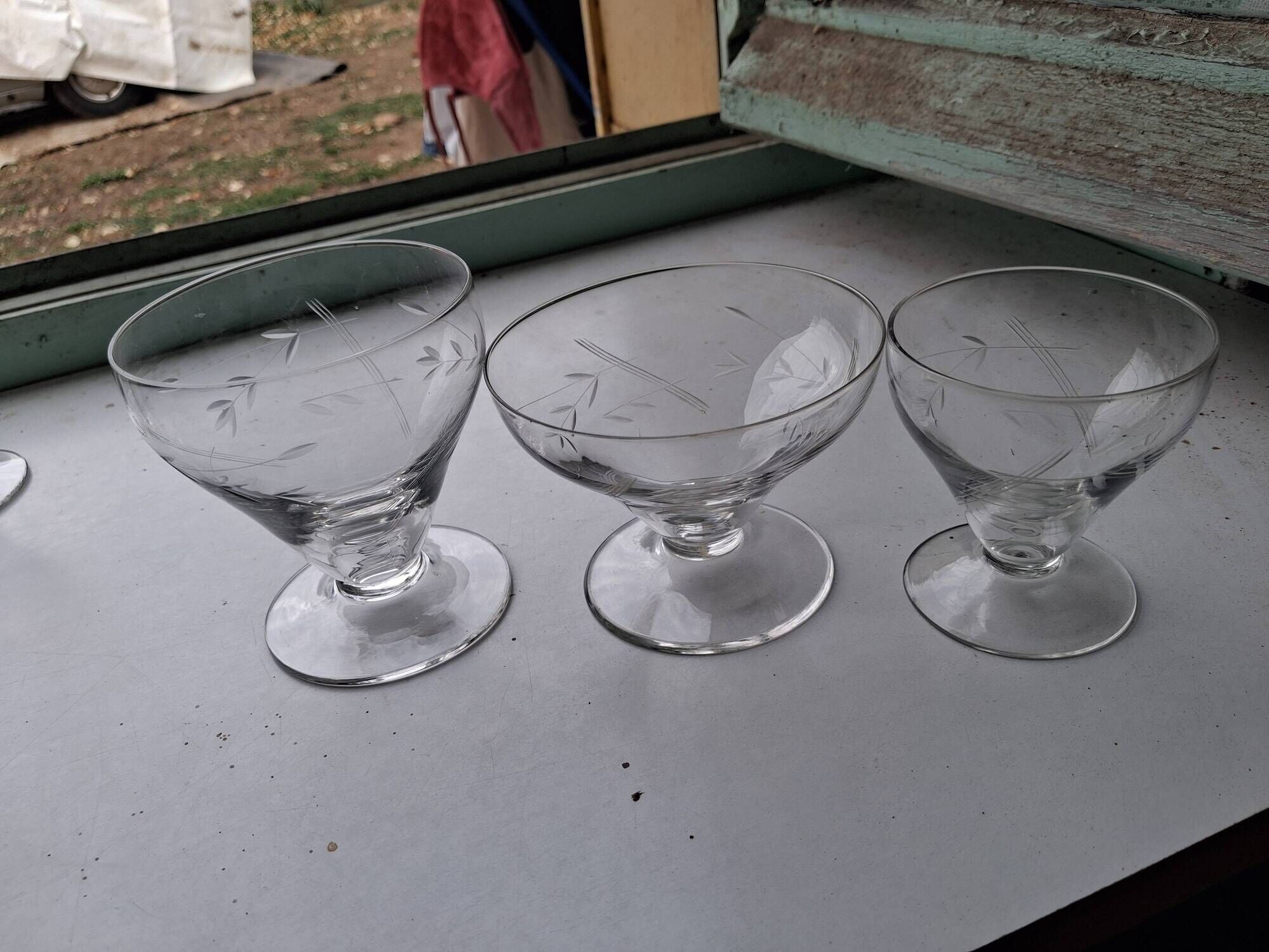 Set of engraved vintage glass.