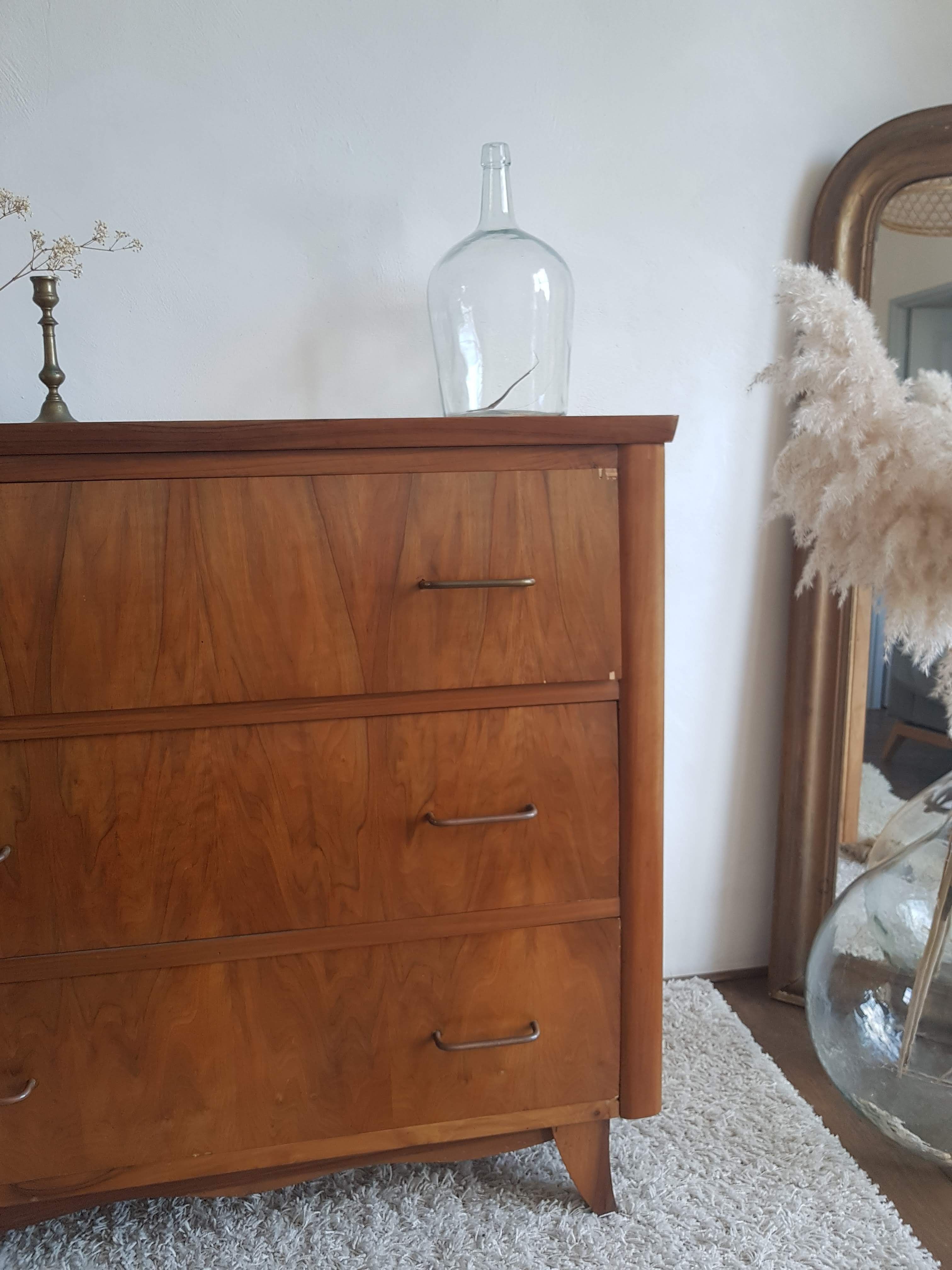 Dresser circa 60s - compass feet