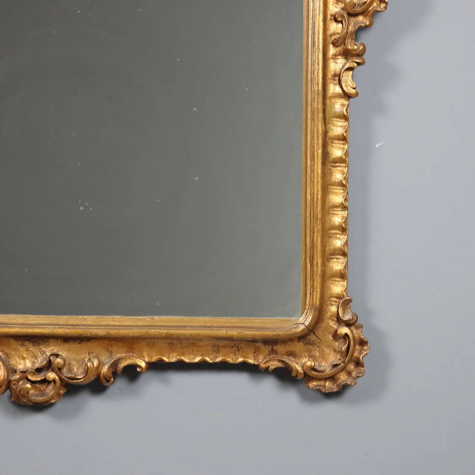 Antique Rococo-style mirror in carved gilded wood, 20th century.